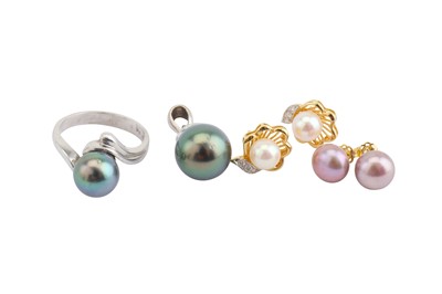 Lot 21 - A group of cultured pearl jewellery, Including...