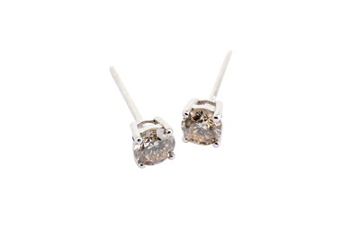 Lot 42 - A pair of diamond earstuds, Each brilliant-cut...