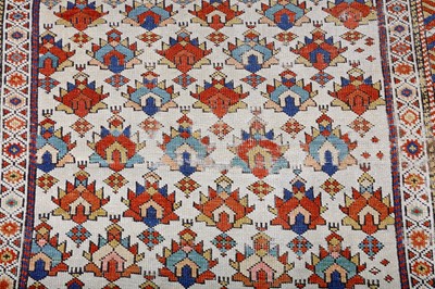 Lot 20 - AN ANTIQUE KUBA RUG, EAST CAUCASUS approx: 5ft....