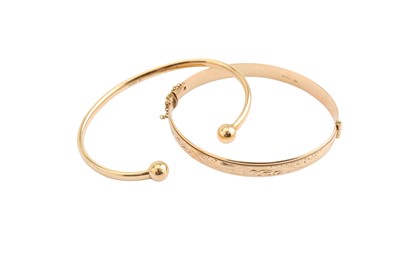 Lot 76 - Two 9ct gold bangles, Including a hinged...