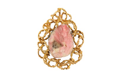 Lot 393 - A rose quartz geode pendant by Deakin &...