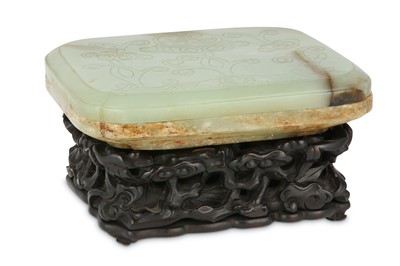 Lot 503 - A CHINESE PALE CELADON JADE 'LINGZHI' BOX AND...