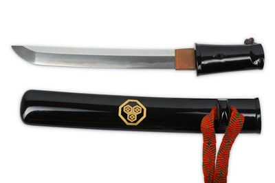 Lot 982 - AN AIKUCHI (SHORT SWORD). Late Edo period. The...