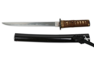 Lot 983 - A TANTO (SHORT SWORD). Circa 1650. The blade...