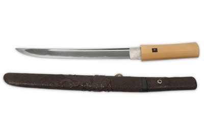 Lot 984 - A TANTO (SHORT SWORD). Late Edo period. The...