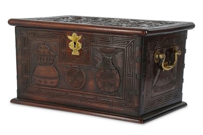 Lot 177 - A CHINESE WOOD ‘DRAGON’ BOX. Early 20th...