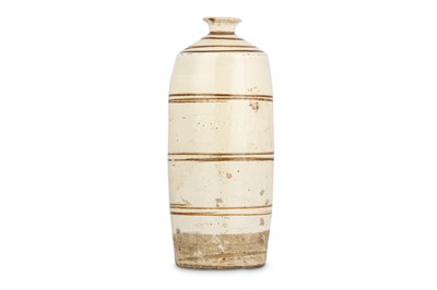 Lot 324 - A CHINESE CIZHOU VASE. With a tall cylindrical...