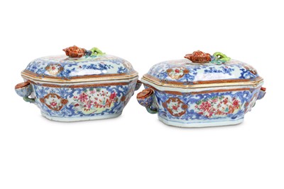 Lot 815 - A PAIR OF CHINESE FAMILLE ROSE SAUCE TUREENS...