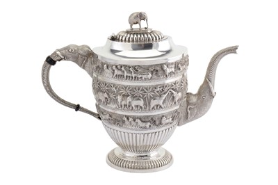 Lot 70 - An early 20th century Anglo – Indian Raj unmarked silver coffee pot, probably Calcutta or Bombay circa 1910