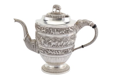 Lot 70 - An early 20th century Anglo – Indian Raj unmarked silver coffee pot, probably Calcutta or Bombay circa 1910