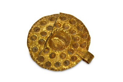 Lot 108 - A PHOENICIAN GOLD PENDANT Circa late 1st...