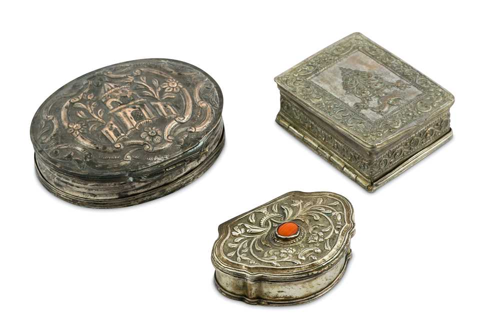 Lot 88 - THREE REPOUSSÉ AND INCISED SNUFFBOXES