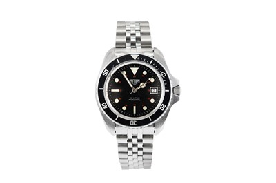 Lot 353 - HEUER. A MEN'S STAINLESS STEEL AUTOMATIC...