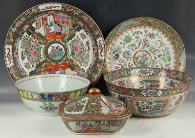 Lot 262 - A group of Chinese famille rose porcelain...