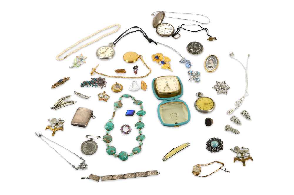 Lot 633 - A collection of silver and costume jewellery...