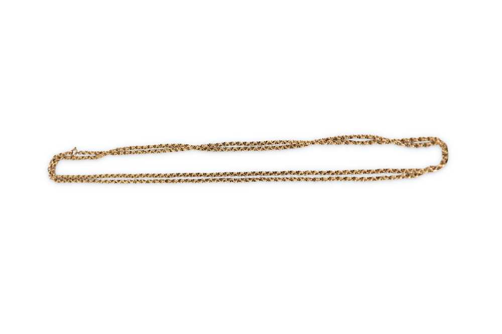 Lot 123 - A fancy-link long chain