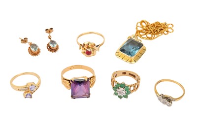 Lot 386 - A group lot of jewellery, including five rings,...