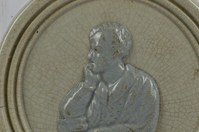 Lot 37 - A CREAMWARE PORTRAIT ROUNDEL OF LORD BYRON...