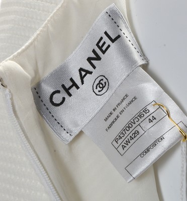 Lot 118 - Chanel White Waffle Cotton Dress - size 44