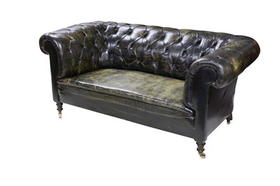 Lot 817 - An Edwardian Chesterfield sofa upholstered in...