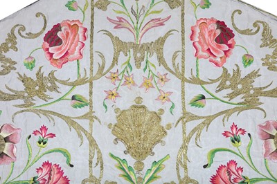 Lot 64 - A FINE 18TH CENTURY FRENCH SILK, GOLD AND...