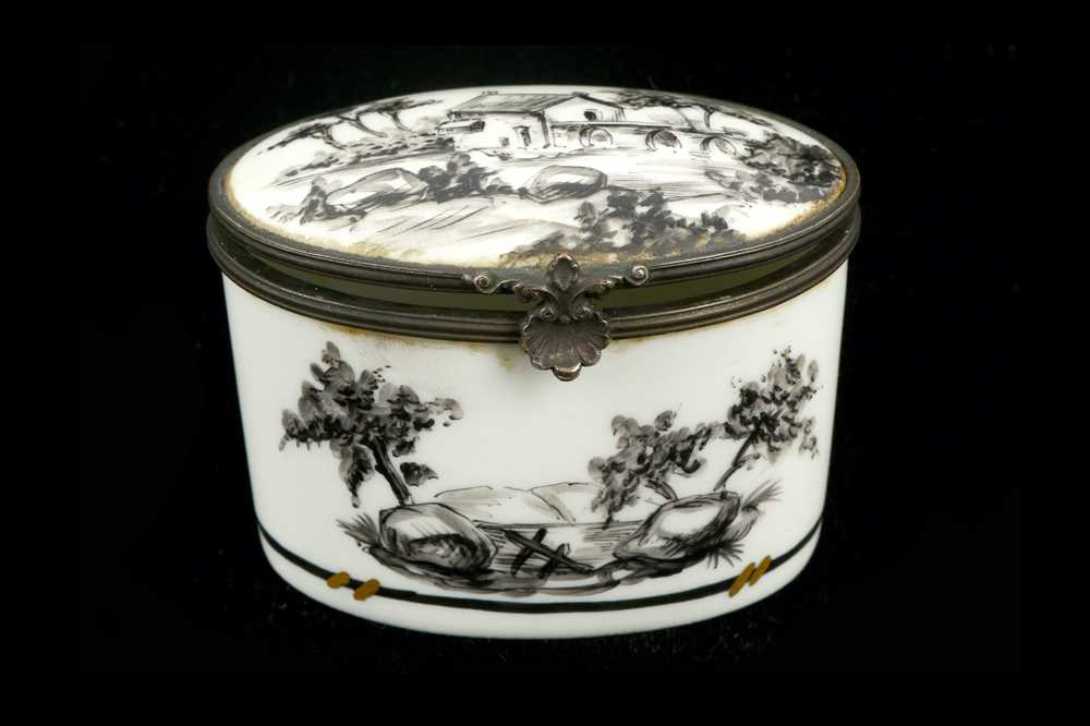 Lot 306 - A mid-19th century Continental porcelain bonbonniere, circa 1860