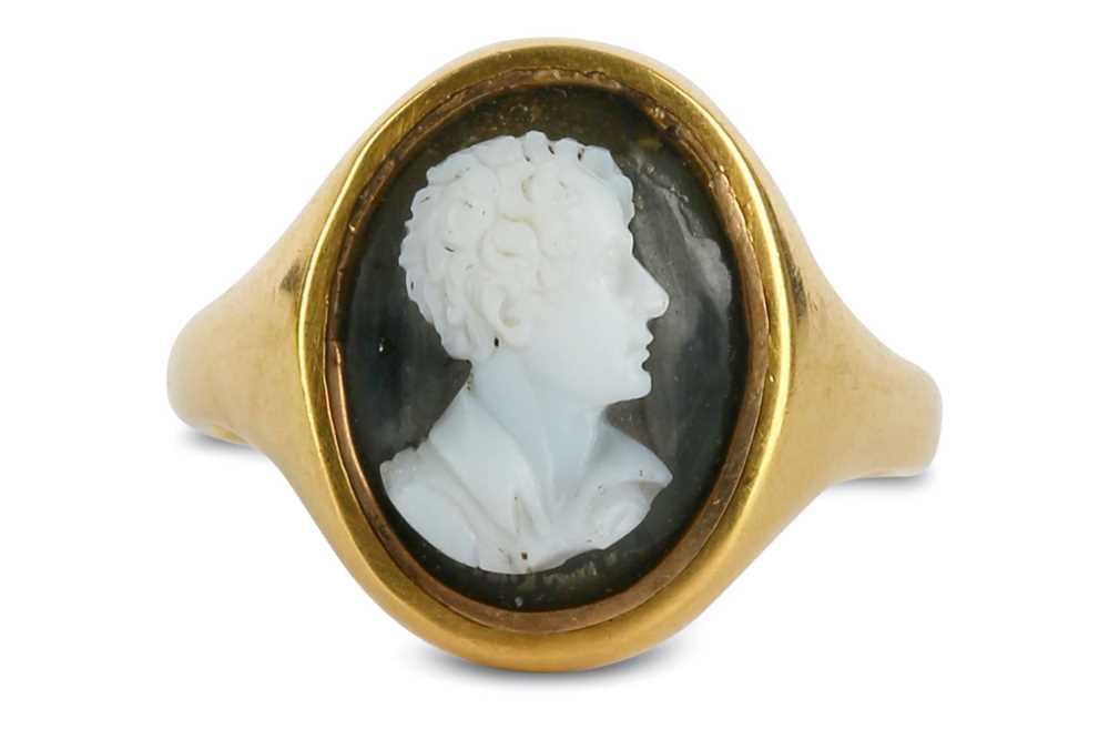 Lot 48 - A GOLD-MOUNTED HARDSTONE CAMEO RING WITH LORD...