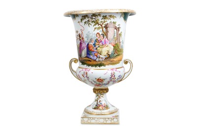 Lot 190 - A 19TH CENTURY DRESDEN PORCELAIN URN WITH GILT...