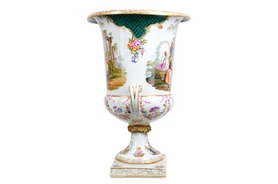 Lot 190 - A 19TH CENTURY DRESDEN PORCELAIN URN WITH GILT...