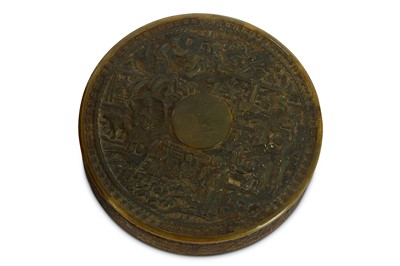 Lot 88 - A Chinese export pressed horn circular snuff...