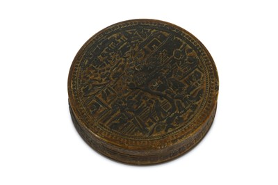 Lot 88 - A Chinese export pressed horn circular snuff...