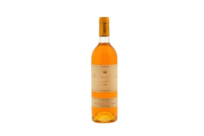 Lot 373 - 1 Bottle of Chateau Yquem 1987 Sauternes,...