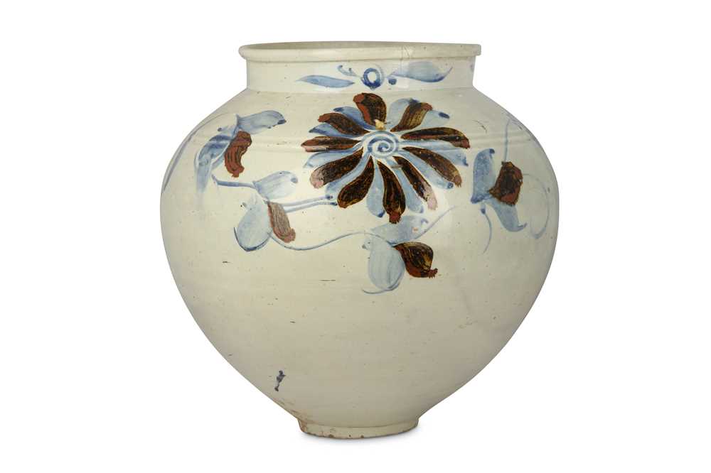 Lot 34 - A LARGE KOREAN BLUE AND WHITE 'FLOWER' JAR....