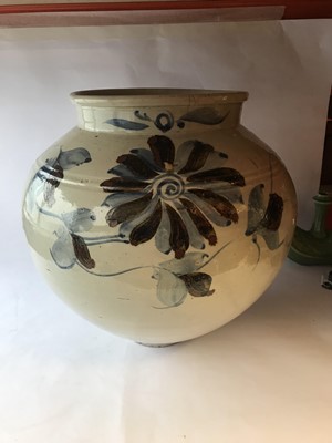 Lot 1003 - A LARGE KOREAN BLUE AND WHITE 'FLOWER' JAR.
