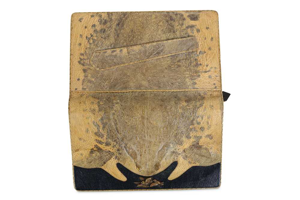 Lot 24 - A 1930'S JAPANESE PURSE FORMED FROM A CANE...