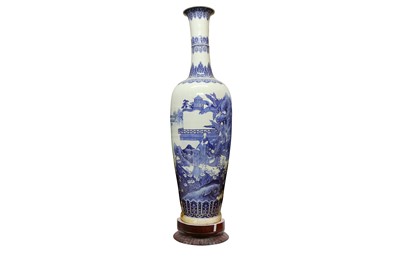 Lot 157 - A MASSIVE CHINESE BLUE AND WHITE VASE. With a...