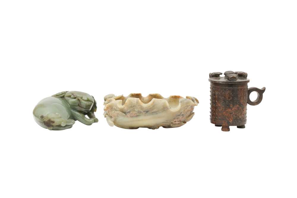 Lot 569 - A CHINESE JADE 'LOTUS' WASHER, A LION DOG CARVING AND A BRUSH POT AND COVER.
