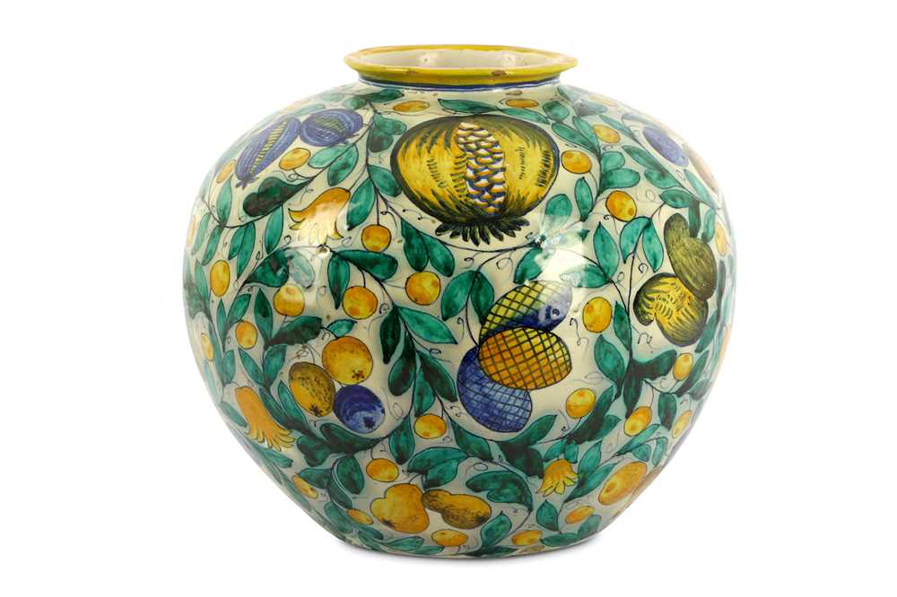 Lot 79 - An Italian Cantagalli Maiolica globular vase...