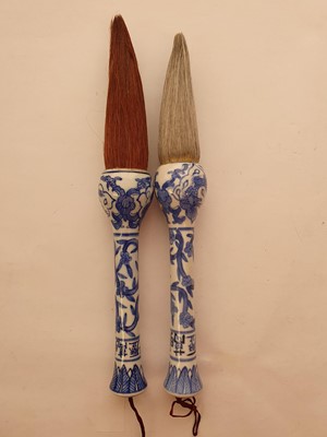 Lot 693 - A SMALL COLLECTION OF CHINESE BRUSHES.