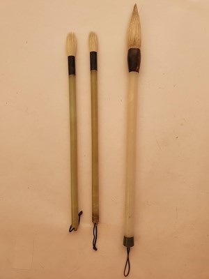 Lot 693 - A SMALL COLLECTION OF CHINESE BRUSHES.