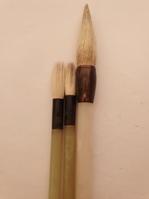 Lot 693 - A SMALL COLLECTION OF CHINESE BRUSHES.