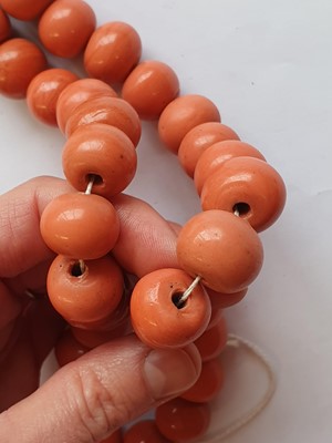 Lot 694 - A SET OF CHINESE CORAL JEWELLERY.