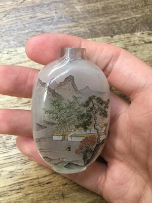 Lot 375 - A SMALL COLLECTION OF CHINESE SNUFF BOTTLES.