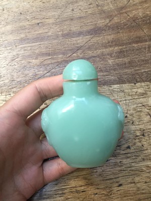 Lot 375 - A SMALL COLLECTION OF CHINESE SNUFF BOTTLES.