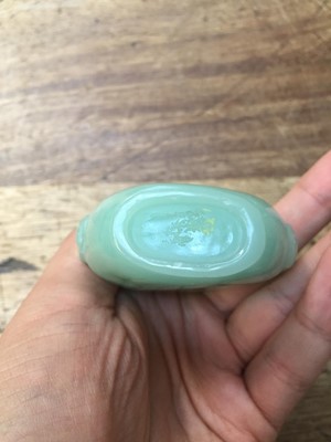 Lot 375 - A SMALL COLLECTION OF CHINESE SNUFF BOTTLES.