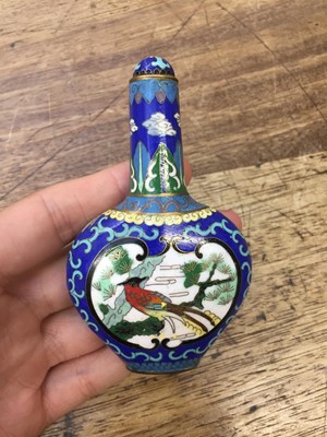 Lot 375 - A SMALL COLLECTION OF CHINESE SNUFF BOTTLES.