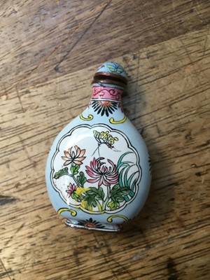 Lot 375 - A SMALL COLLECTION OF CHINESE SNUFF BOTTLES.