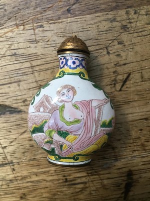 Lot 375 - A SMALL COLLECTION OF CHINESE SNUFF BOTTLES.