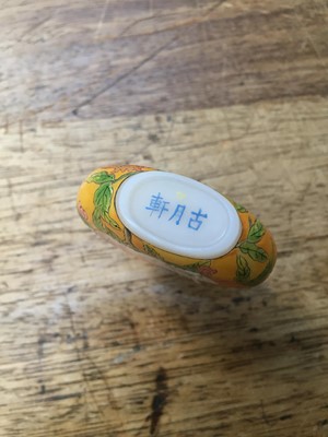 Lot 375 - A SMALL COLLECTION OF CHINESE SNUFF BOTTLES.