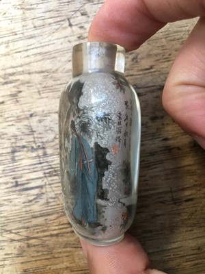 Lot 375 - A SMALL COLLECTION OF CHINESE SNUFF BOTTLES.